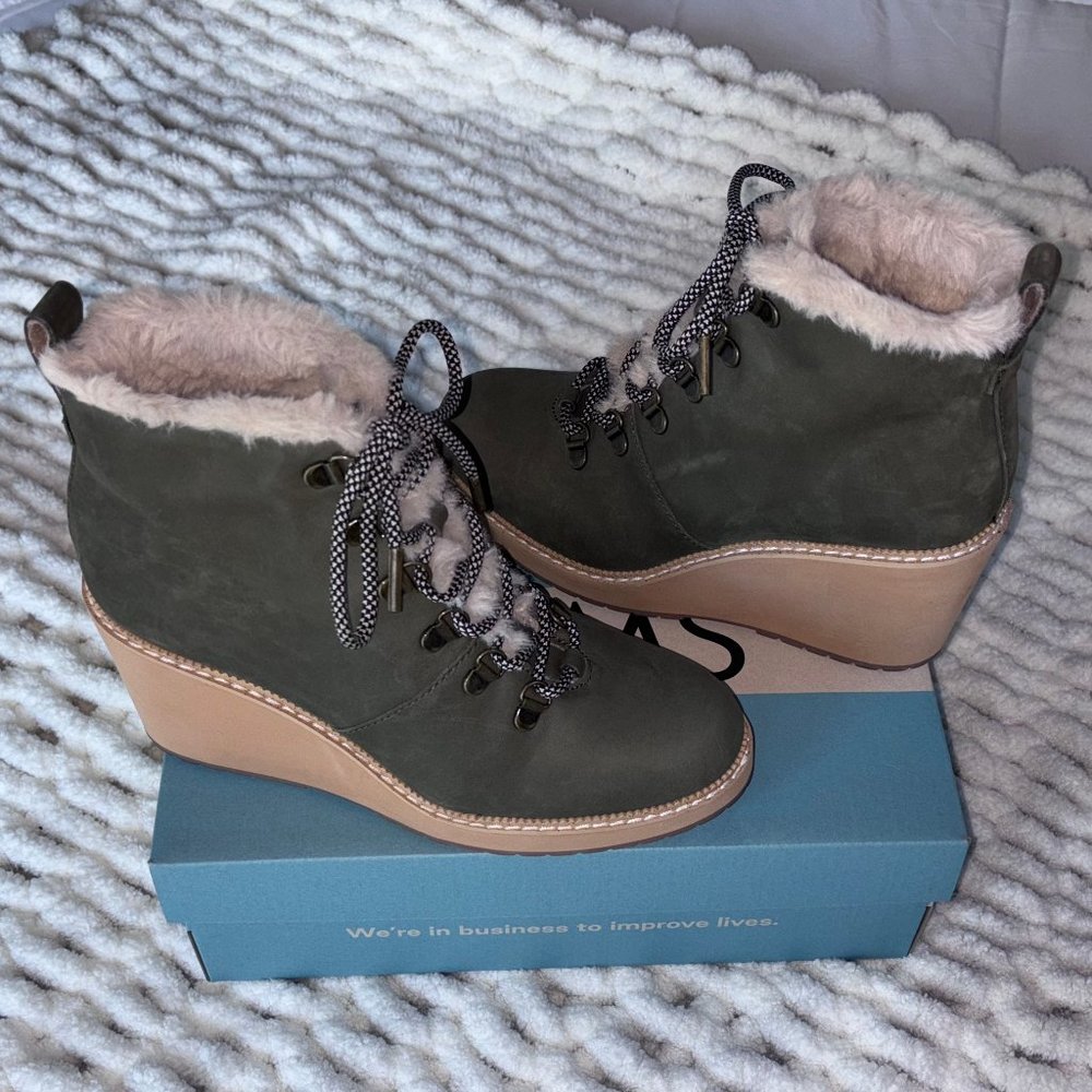 Toms Melrose Leather/Fur Wedge Booties 7